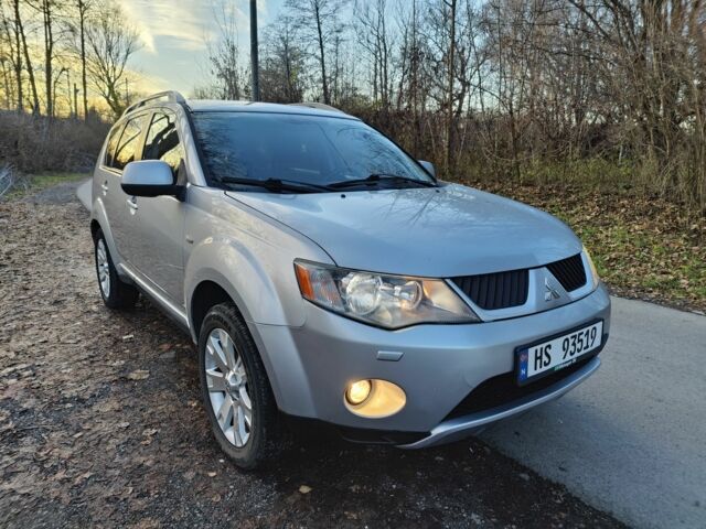 Сірий Міцубісі Аутлендер, об'ємом двигуна 0 л та пробігом 320 тис. км за 4049 $, фото 2 на Automoto.ua