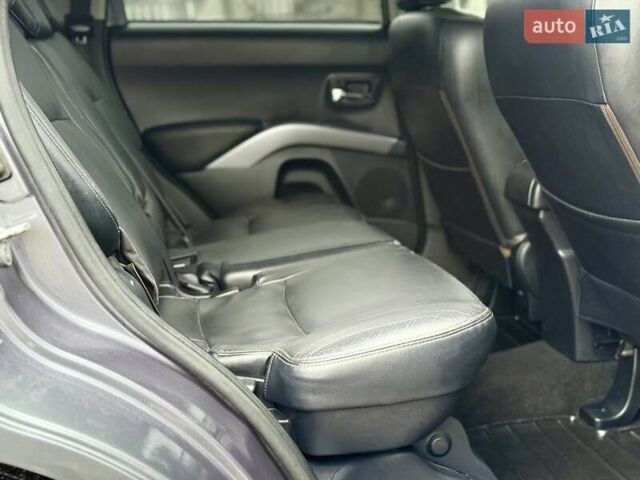 Сірий Міцубісі Аутлендер, об'ємом двигуна 3 л та пробігом 227 тис. км за 8900 $, фото 25 на Automoto.ua