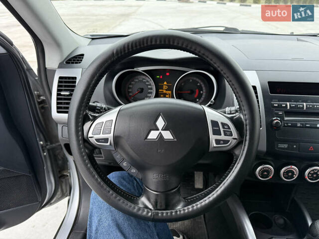 Серый Мицубиси Аутлендер, объемом двигателя 2 л и пробегом 299 тыс. км за 7750 $, фото 19 на Automoto.ua