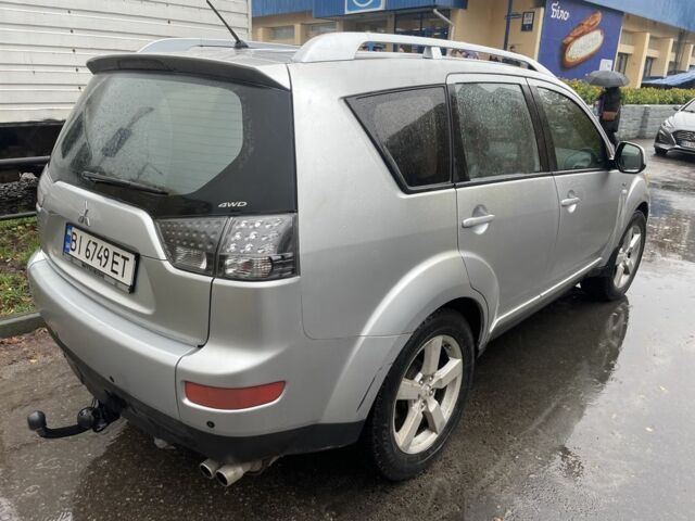 Серый Мицубиси Аутлендер, объемом двигателя 0 л и пробегом 319 тыс. км за 6900 $, фото 1 на Automoto.ua