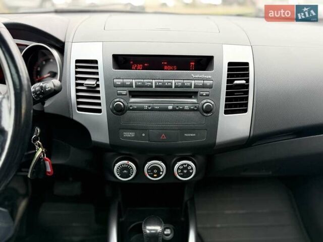 Сірий Міцубісі Аутлендер, об'ємом двигуна 3 л та пробігом 195 тис. км за 9999 $, фото 20 на Automoto.ua