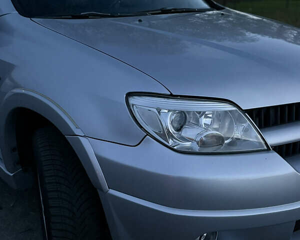 Серый Мицубиси Аутлендер, объемом двигателя 2.38 л и пробегом 238 тыс. км за 7450 $, фото 1 на Automoto.ua