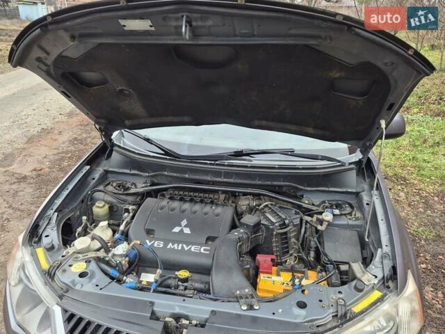 Сірий Міцубісі Аутлендер, об'ємом двигуна 3 л та пробігом 299 тис. км за 9000 $, фото 24 на Automoto.ua