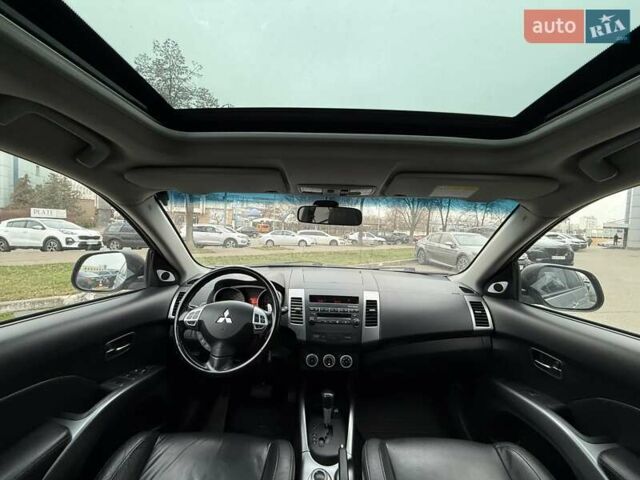 Сірий Міцубісі Аутлендер, об'ємом двигуна 3 л та пробігом 195 тис. км за 9999 $, фото 8 на Automoto.ua