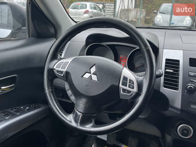 Серый Мицубиси Аутлендер, объемом двигателя 1.97 л и пробегом 310 тыс. км за 7600 $, фото 9 на Automoto.ua