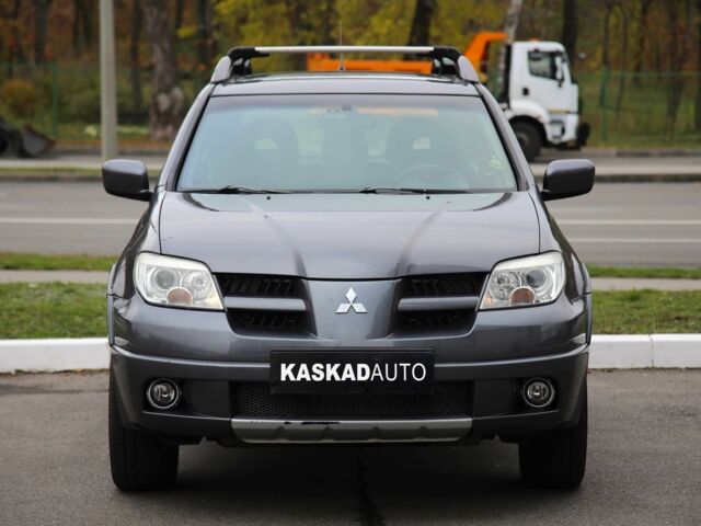 Серый Мицубиси Аутлендер, объемом двигателя 2.4 л и пробегом 240 тыс. км за 7200 $, фото 1 на Automoto.ua