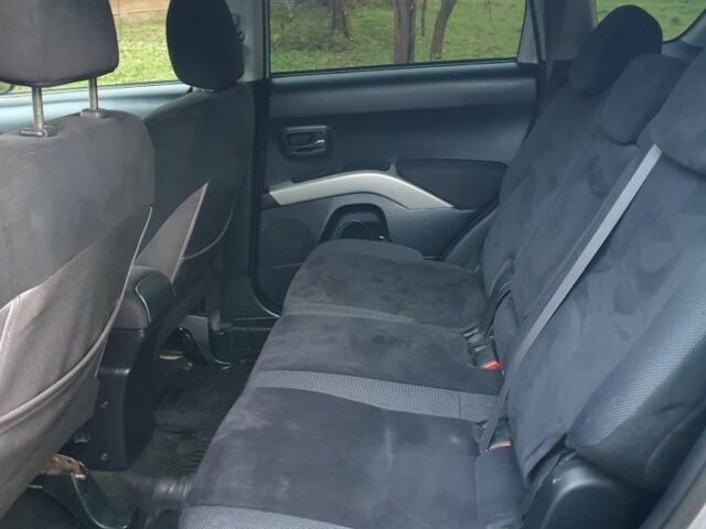 Серый Мицубиси Аутлендер, объемом двигателя 2 л и пробегом 320 тыс. км за 7500 $, фото 19 на Automoto.ua