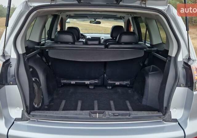 Серый Мицубиси Аутлендер, объемом двигателя 3 л и пробегом 197 тыс. км за 9500 $, фото 32 на Automoto.ua