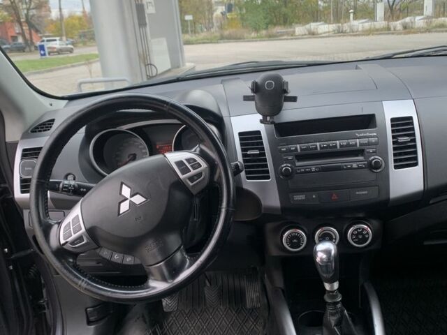 Міцубісі Аутлендер 2007 у Славянске на Automoto.ua Сірий Міцубісі Аутлендер, об'ємом двигуна 2 л та пробігом 121 тис. км за 5300 $, фото 11 на Automoto.ua