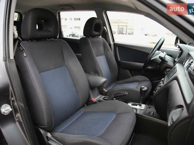 Серый Мицубиси Аутлендер, объемом двигателя 0 л и пробегом 240 тыс. км за 7200 $, фото 9 на Automoto.ua