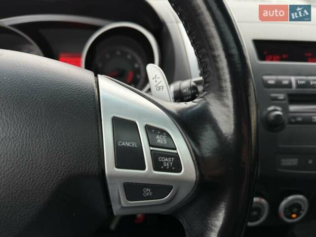 Сірий Міцубісі Аутлендер, об'ємом двигуна 3 л та пробігом 195 тис. км за 9999 $, фото 24 на Automoto.ua