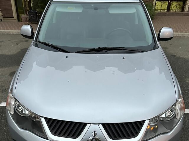 Серый Мицубиси Аутлендер, объемом двигателя 3 л и пробегом 129 тыс. км за 10500 $, фото 5 на Automoto.ua