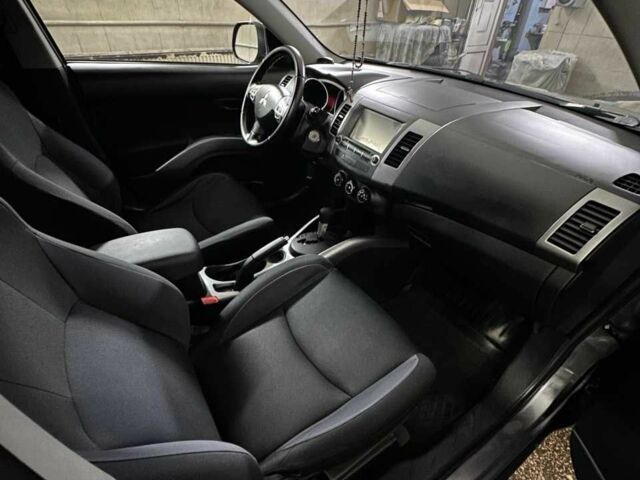 Серый Мицубиси Аутлендер, объемом двигателя 2.4 л и пробегом 190 тыс. км за 8000 $, фото 5 на Automoto.ua