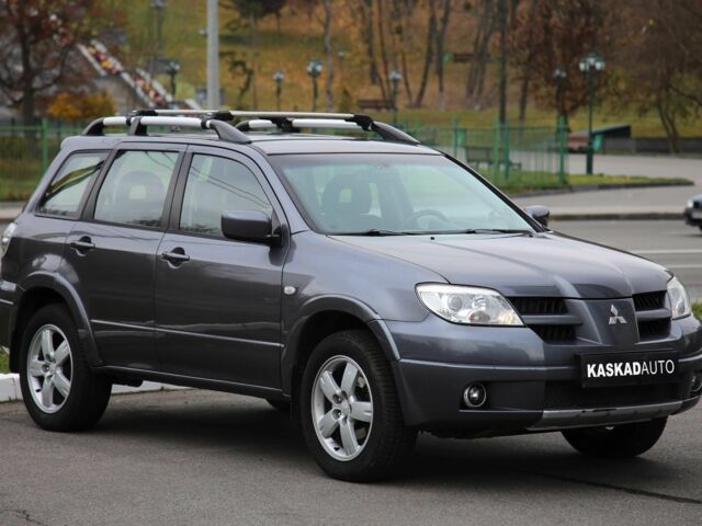 Серый Мицубиси Аутлендер, объемом двигателя 2.4 л и пробегом 240 тыс. км за 7200 $, фото 2 на Automoto.ua