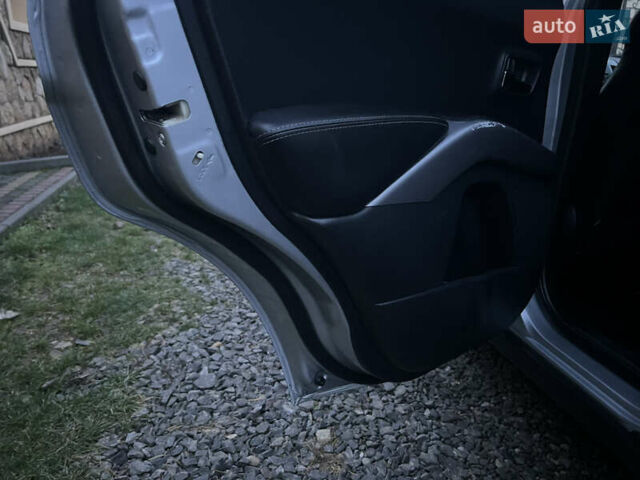 Серый Мицубиси Аутлендер, объемом двигателя 2.4 л и пробегом 236 тыс. км за 7600 $, фото 34 на Automoto.ua