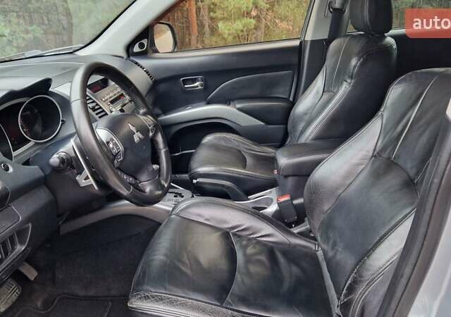 Серый Мицубиси Аутлендер, объемом двигателя 3 л и пробегом 197 тыс. км за 9500 $, фото 11 на Automoto.ua