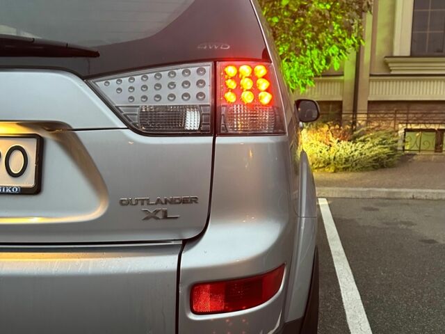 Серый Мицубиси Аутлендер, объемом двигателя 3 л и пробегом 129 тыс. км за 10500 $, фото 9 на Automoto.ua