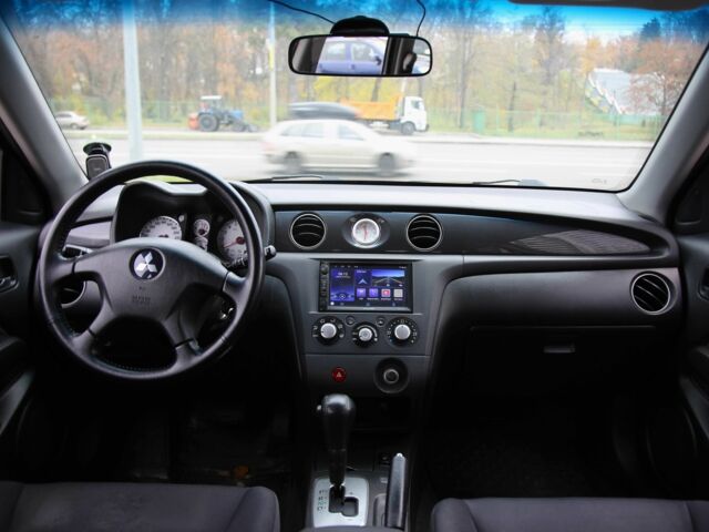 Серый Мицубиси Аутлендер, объемом двигателя 2.4 л и пробегом 240 тыс. км за 7200 $, фото 11 на Automoto.ua