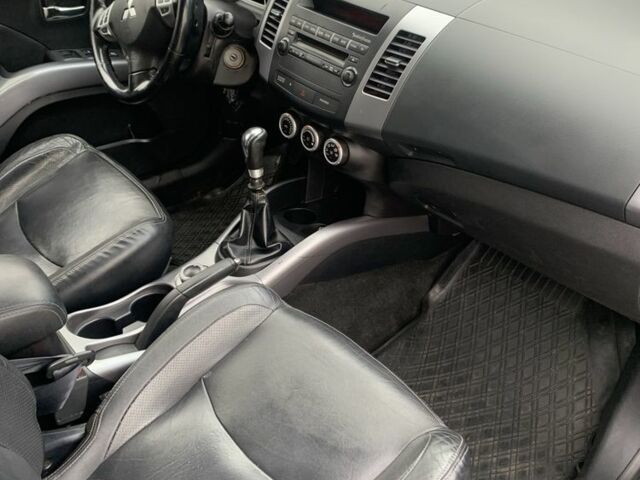 Міцубісі Аутлендер 2007 у Славянске на Automoto.ua Сірий Міцубісі Аутлендер, об'ємом двигуна 2 л та пробігом 121 тис. км за 5300 $, фото 14 на Automoto.ua