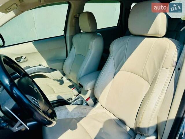 Серый Мицубиси Аутлендер, объемом двигателя 3 л и пробегом 188 тыс. км за 10000 $, фото 21 на Automoto.ua