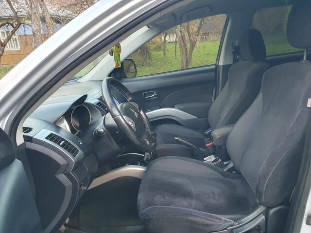 Серый Мицубиси Аутлендер, объемом двигателя 2 л и пробегом 320 тыс. км за 7500 $, фото 16 на Automoto.ua