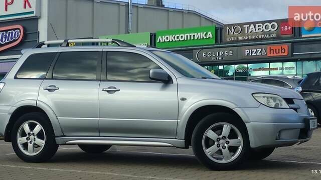 Сірий Міцубісі Аутлендер, об'ємом двигуна 2.4 л та пробігом 170 тис. км за 6400 $, фото 1 на Automoto.ua