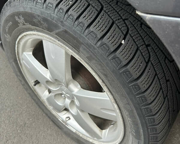 Серый Мицубиси Аутлендер, объемом двигателя 2 л и пробегом 200 тыс. км за 5900 $, фото 5 на Automoto.ua