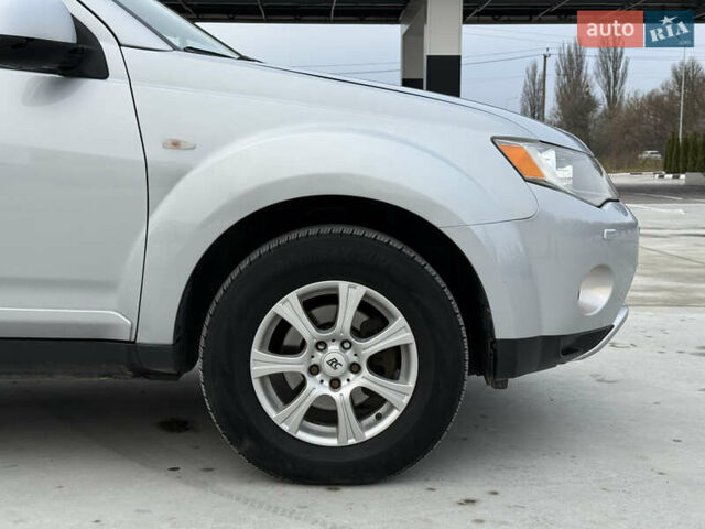 Серый Мицубиси Аутлендер, объемом двигателя 2 л и пробегом 299 тыс. км за 7750 $, фото 4 на Automoto.ua