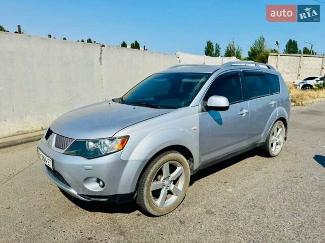 Серый Мицубиси Аутлендер, объемом двигателя 3 л и пробегом 188 тыс. км за 10000 $, фото 8 на Automoto.ua