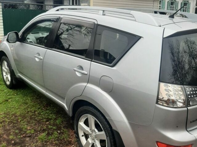 Серый Мицубиси Аутлендер, объемом двигателя 3 л и пробегом 183 тыс. км за 9200 $, фото 1 на Automoto.ua