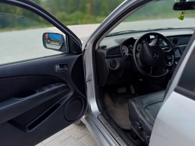 Серый Мицубиси Аутлендер, объемом двигателя 2.4 л и пробегом 243 тыс. км за 6200 $, фото 8 на Automoto.ua