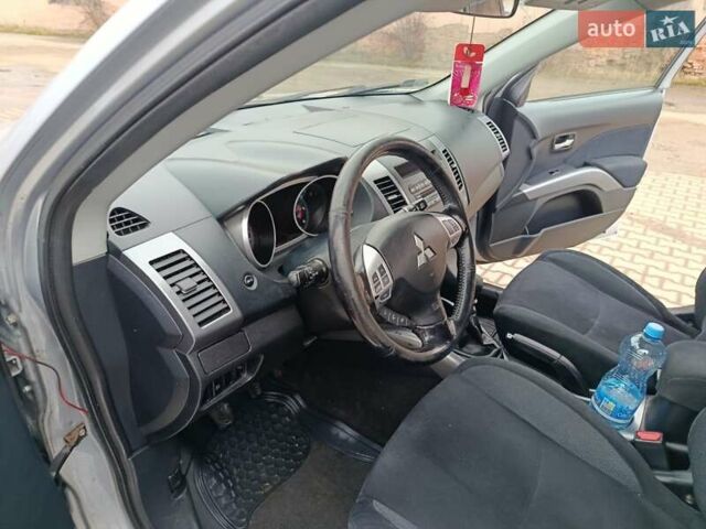 Серый Мицубиси Аутлендер, объемом двигателя 2 л и пробегом 332 тыс. км за 7650 $, фото 23 на Automoto.ua