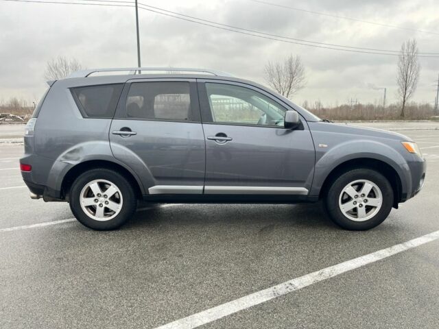 Серый Мицубиси Аутлендер, объемом двигателя 2 л и пробегом 235 тыс. км за 4800 $, фото 4 на Automoto.ua