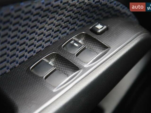 Серый Мицубиси Аутлендер, объемом двигателя 0 л и пробегом 240 тыс. км за 7200 $, фото 22 на Automoto.ua