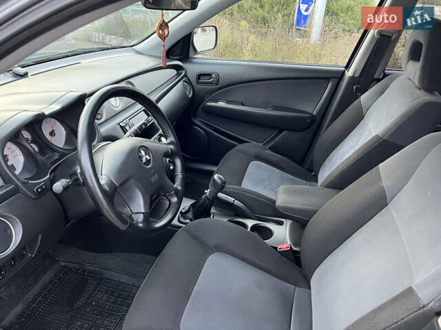 Серый Мицубиси Аутлендер, объемом двигателя 2 л и пробегом 196 тыс. км за 6450 $, фото 9 на Automoto.ua