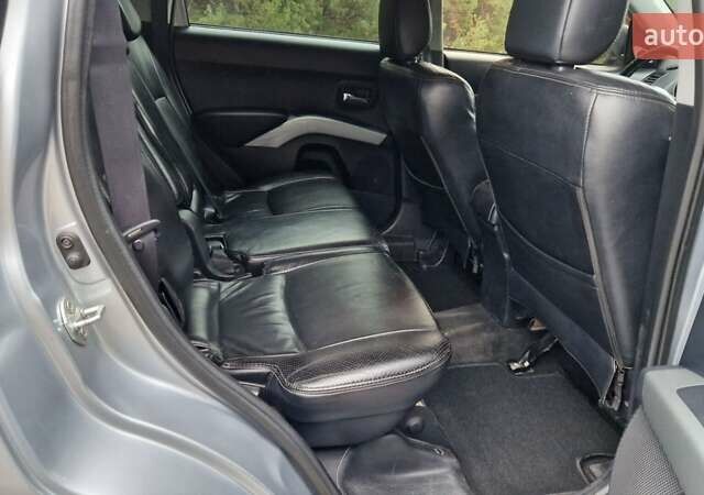 Серый Мицубиси Аутлендер, объемом двигателя 3 л и пробегом 197 тыс. км за 9500 $, фото 19 на Automoto.ua