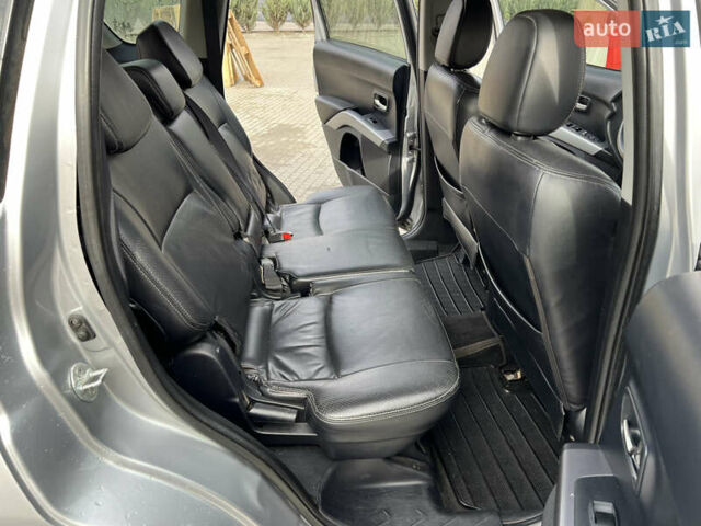 Серый Мицубиси Аутлендер, объемом двигателя 3 л и пробегом 277 тыс. км за 7999 $, фото 15 на Automoto.ua