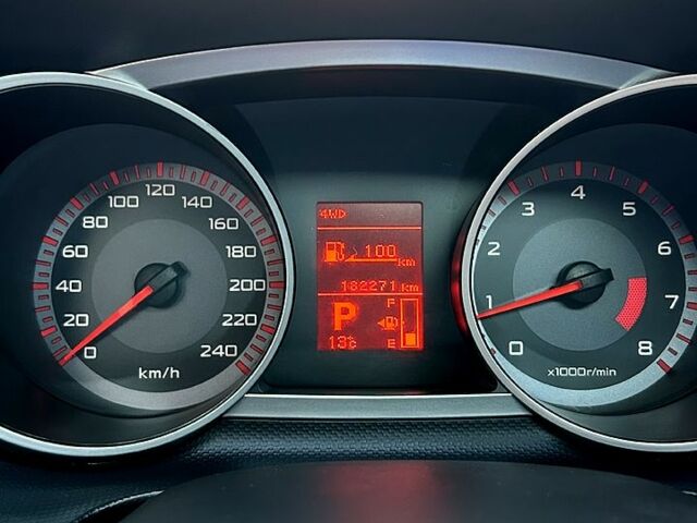 Серый Мицубиси Аутлендер, объемом двигателя 3 л и пробегом 182 тыс. км за 8600 $, фото 12 на Automoto.ua