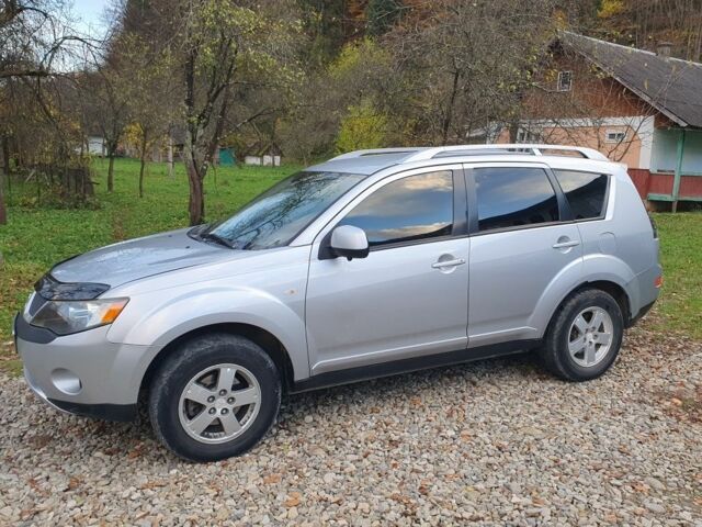 Серый Мицубиси Аутлендер, объемом двигателя 2 л и пробегом 320 тыс. км за 7500 $, фото 3 на Automoto.ua