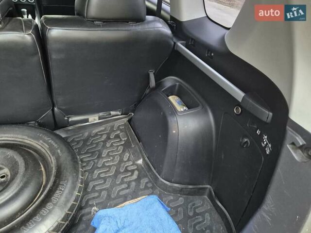 Сірий Міцубісі Аутлендер, об'ємом двигуна 3 л та пробігом 299 тис. км за 9000 $, фото 25 на Automoto.ua