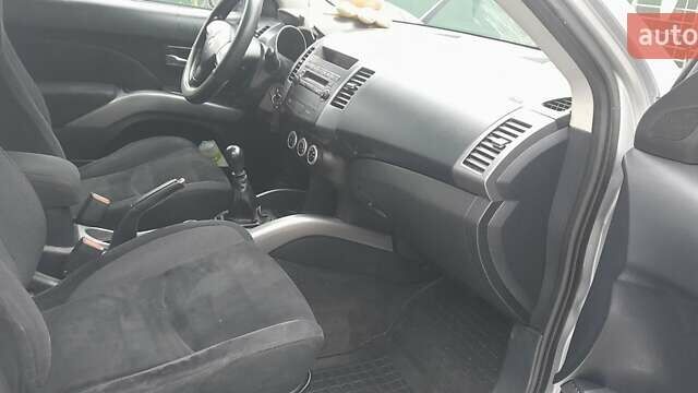 Сірий Міцубісі Аутлендер, об'ємом двигуна 1.97 л та пробігом 197 тис. км за 8999 $, фото 31 на Automoto.ua