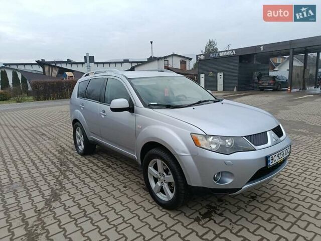 Серый Мицубиси Аутлендер, объемом двигателя 2 л и пробегом 332 тыс. км за 7650 $, фото 7 на Automoto.ua