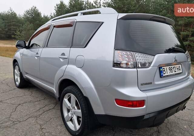 Серый Мицубиси Аутлендер, объемом двигателя 3 л и пробегом 197 тыс. км за 9500 $, фото 1 на Automoto.ua