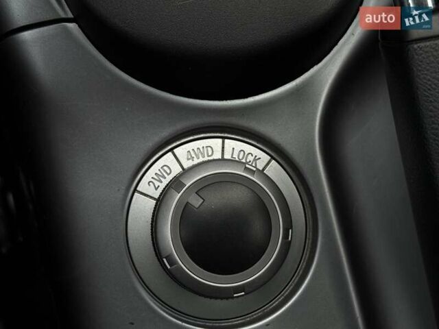 Сірий Міцубісі Аутлендер, об'ємом двигуна 3 л та пробігом 195 тис. км за 9999 $, фото 23 на Automoto.ua