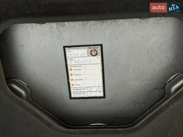 Серый Мицубиси Аутлендер, объемом двигателя 2 л и пробегом 299 тыс. км за 7750 $, фото 48 на Automoto.ua