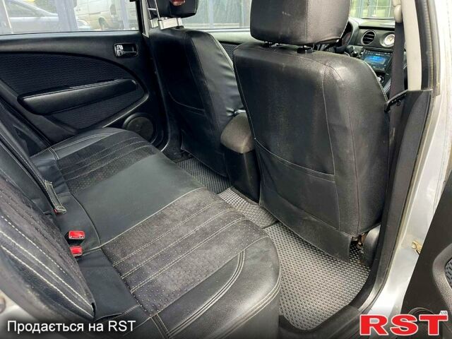 Серый Мицубиси Аутлендер, объемом двигателя 2.4 л и пробегом 280 тыс. км за 5800 $, фото 10 на Automoto.ua