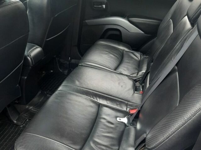 Серый Мицубиси Аутлендер, объемом двигателя 3 л и пробегом 183 тыс. км за 9200 $, фото 6 на Automoto.ua