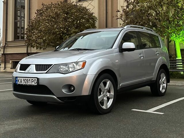 Серый Мицубиси Аутлендер, объемом двигателя 3 л и пробегом 129 тыс. км за 10500 $, фото 6 на Automoto.ua