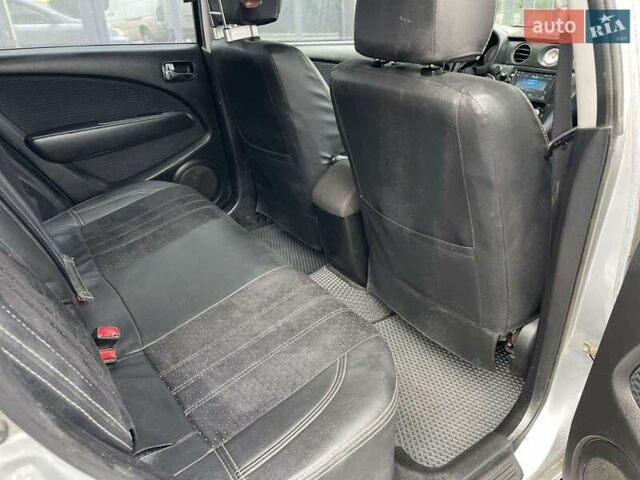 Серый Мицубиси Аутлендер, объемом двигателя 2.38 л и пробегом 280 тыс. км за 5800 $, фото 13 на Automoto.ua