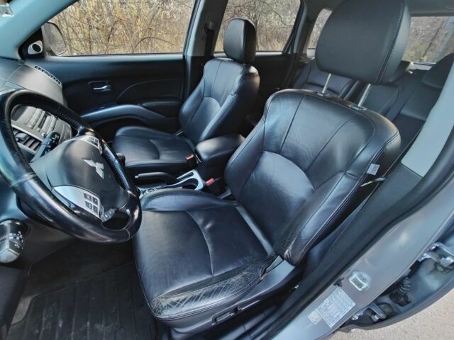 Сірий Міцубісі Аутлендер, об'ємом двигуна 0 л та пробігом 320 тис. км за 4049 $, фото 21 на Automoto.ua